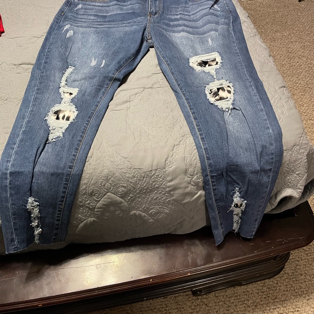 Distressed jeans with leopard print.